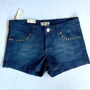 Juniors Saza jean shorts size 7 or S Denim shorts